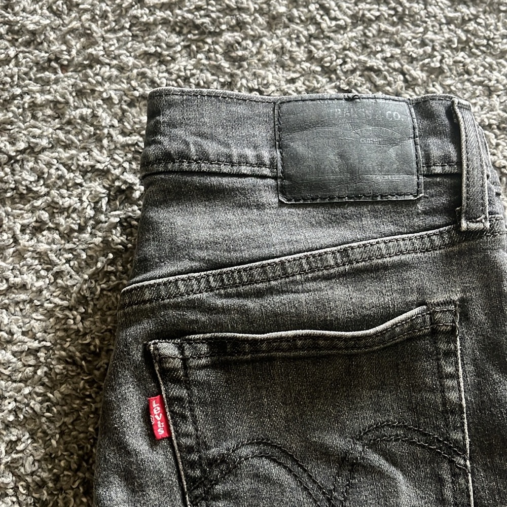 Wedgie straight dark Levi jeans